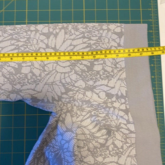 Fabletics grey textured capris. See pix for size. - Picture 6 of 6